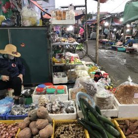 Một góc chợ dân sinh Thanh Hà Hà Đông